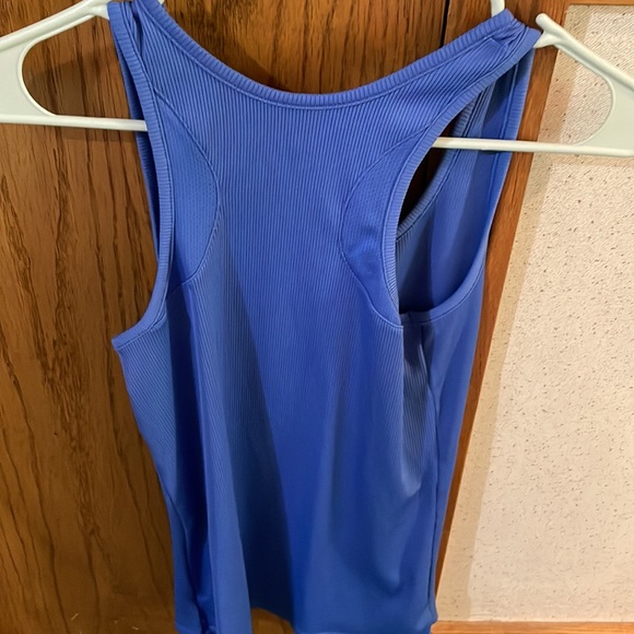 Under Armor tank tops size medium - Picture 9 of 10